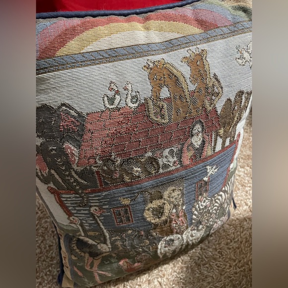 Noah’s Ark tapestry accent pillow - Picture 5 of 7